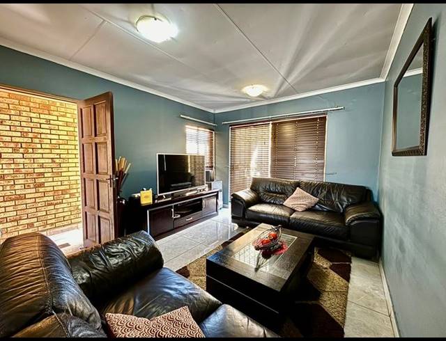 2 BEDROOM APARTMENT FOR SALE IN SYLVIAVALE